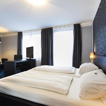 Hotel Am Berliner Platz Langenfeld  Exterior photo