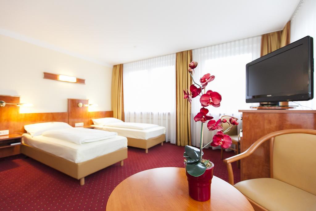 Hotel Am Berliner Platz Langenfeld  Room photo