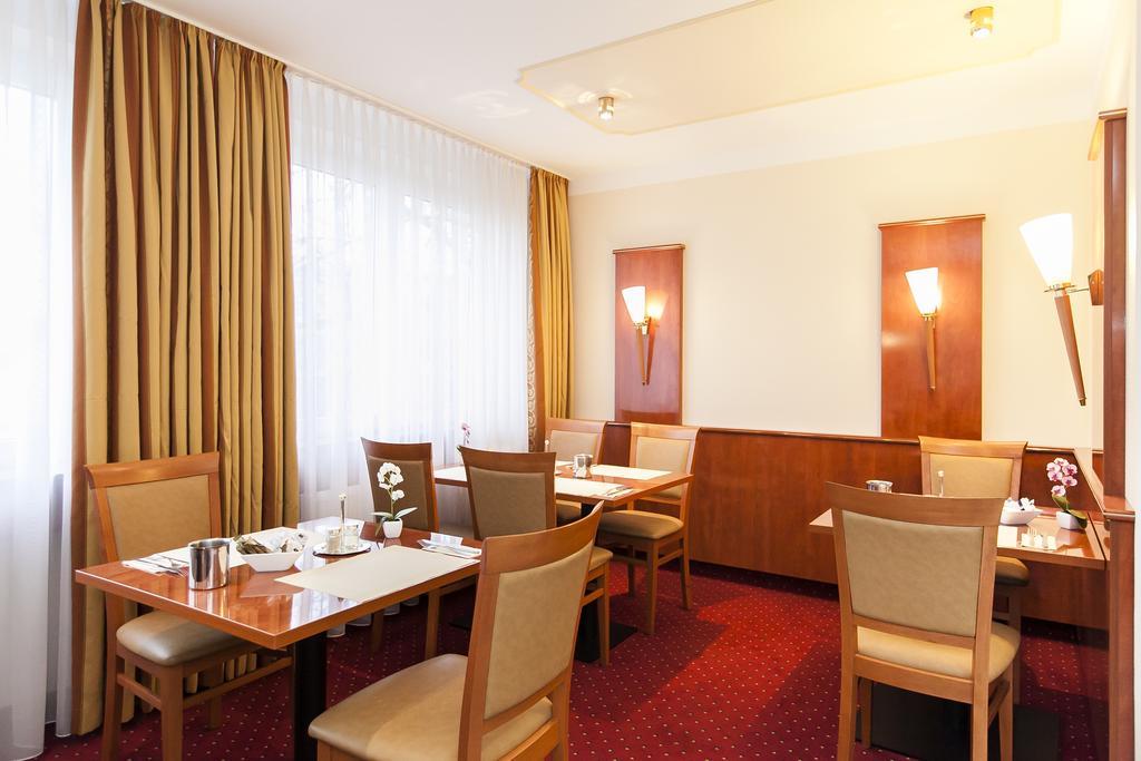 Hotel Am Berliner Platz Langenfeld  Exterior photo