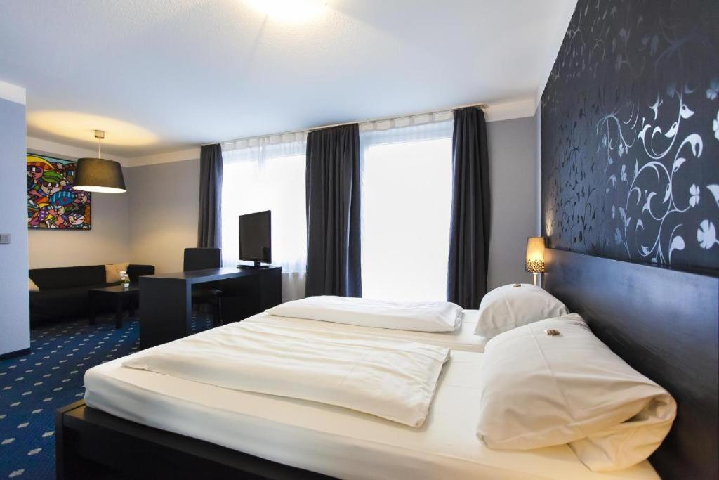 Hotel Am Berliner Platz Langenfeld  Exterior photo