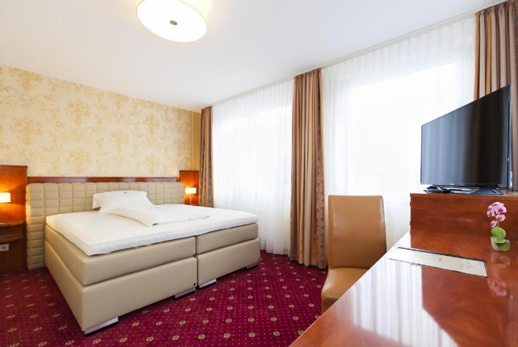 Hotel Am Berliner Platz Langenfeld  Exterior photo