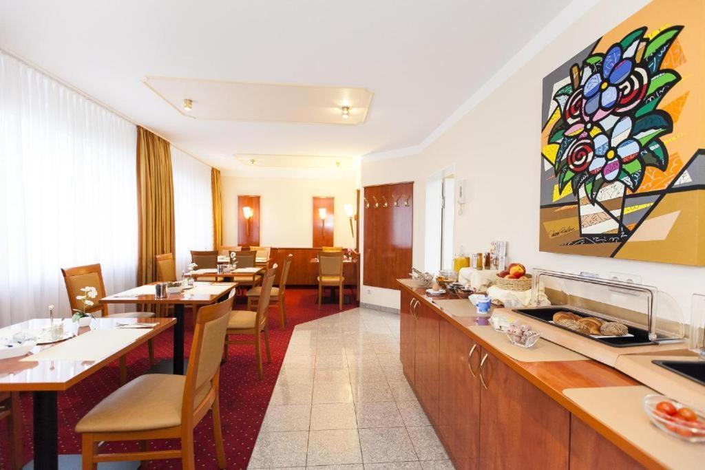 Hotel Am Berliner Platz Langenfeld  Exterior photo